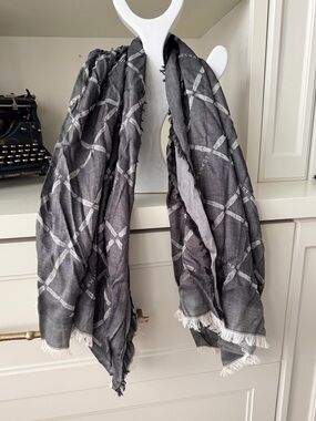 LONGCHAMP Grey White Blanket Square Scarf Bamboo Print Women’s Classic Authentic